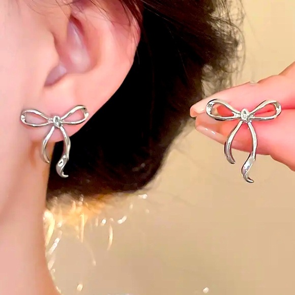 Elegant Silver Bow Earrings - Picture 1 of 12
